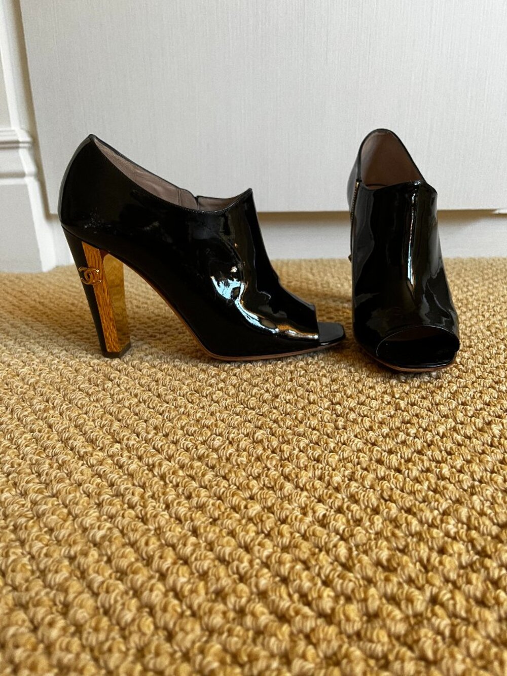 CHANEL designer shoes black, size 8